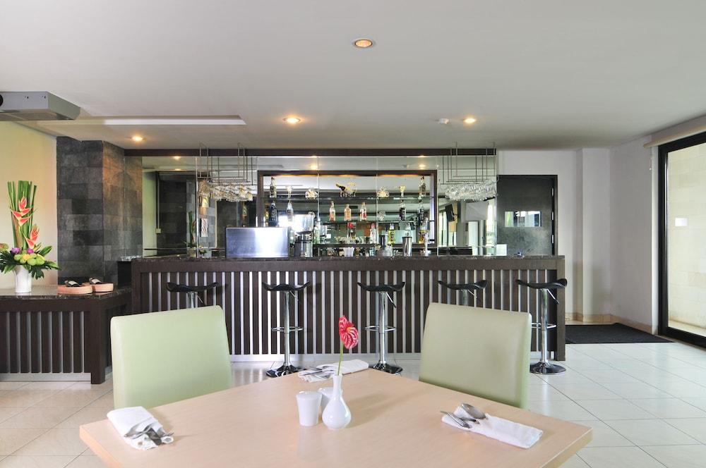 Grand Kuta Hotel&Residence Legian Exterior foto